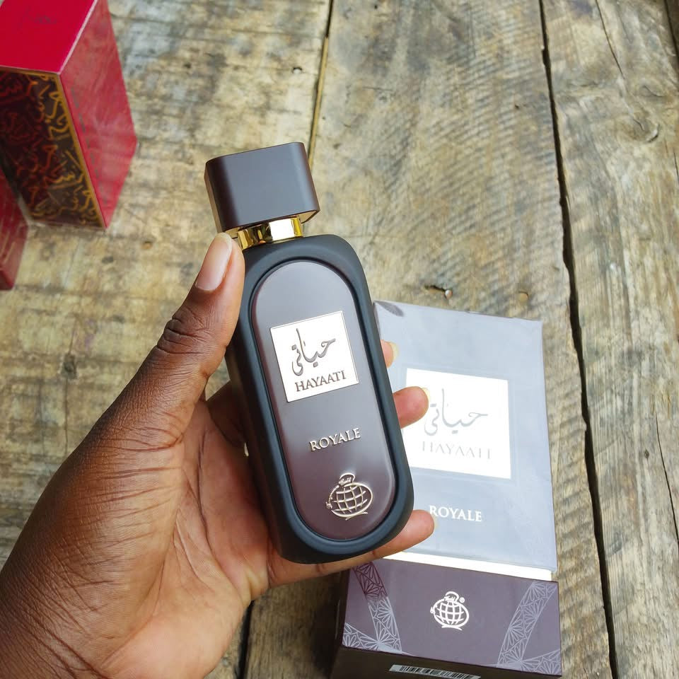 Hayaati Royale, flacon posé dans son coffret ouvert en boutique