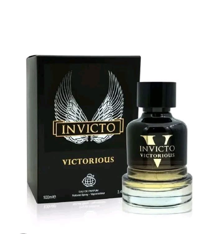 Invicto Victorious 100 ml et coffret sur fond blanc